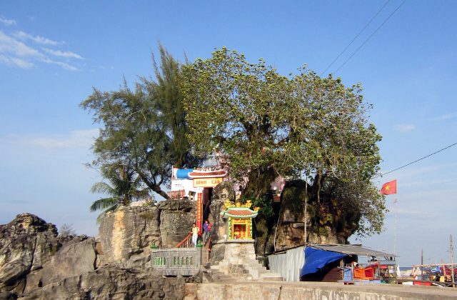 Dinh Cau Shrine
