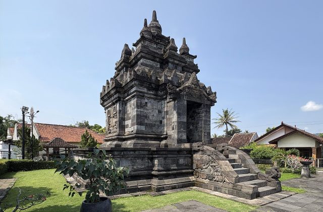 Pawon Temple (Candi Pawon)