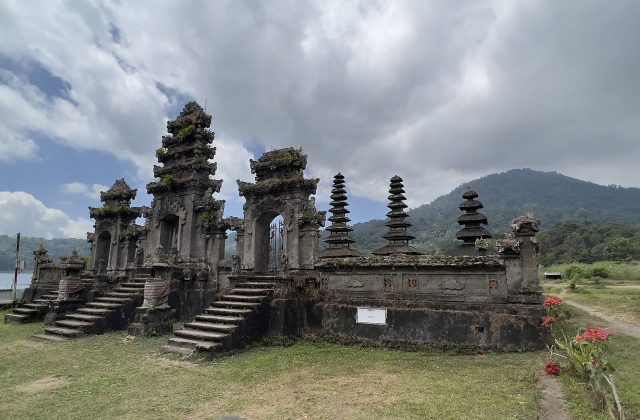 Pura Ulun Danu Tamblingan