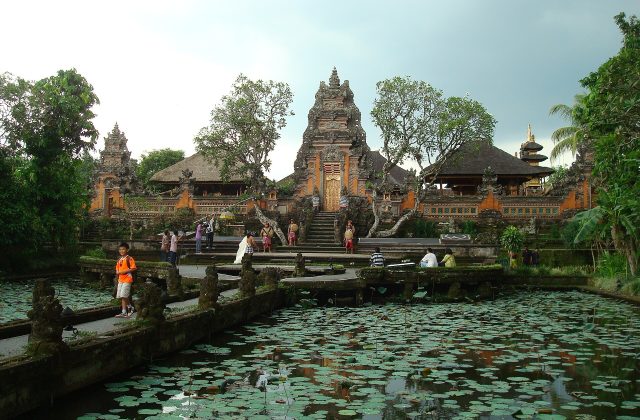 Pura Taman Saraswati