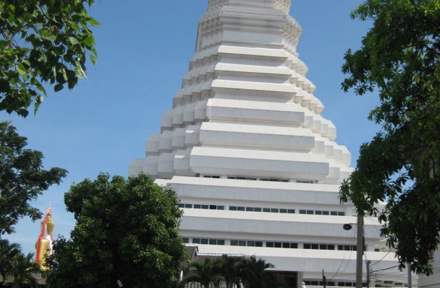 Wat Paknam Bhasicharoen
